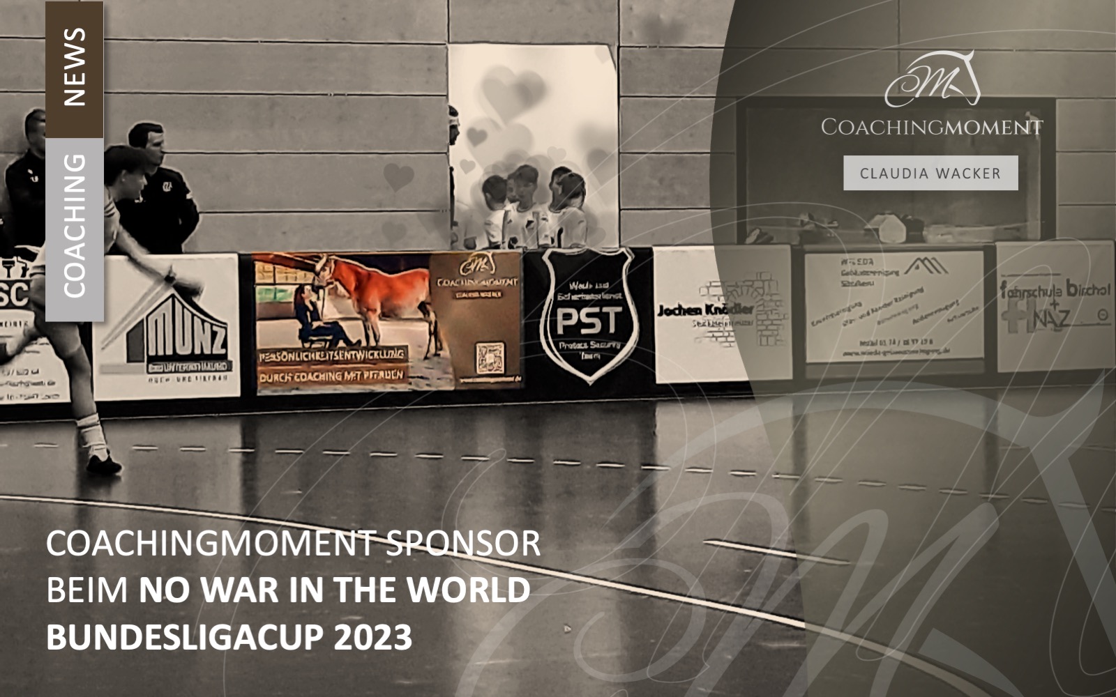 banner von coachingmoment als sponsor beim no war in the world bundesliga cup 2023